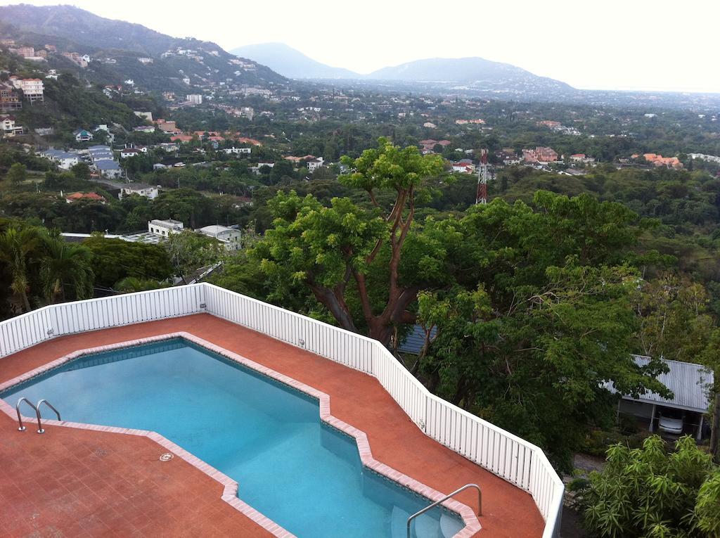 Hill Top Kingston Jamaica Buitenkant foto
