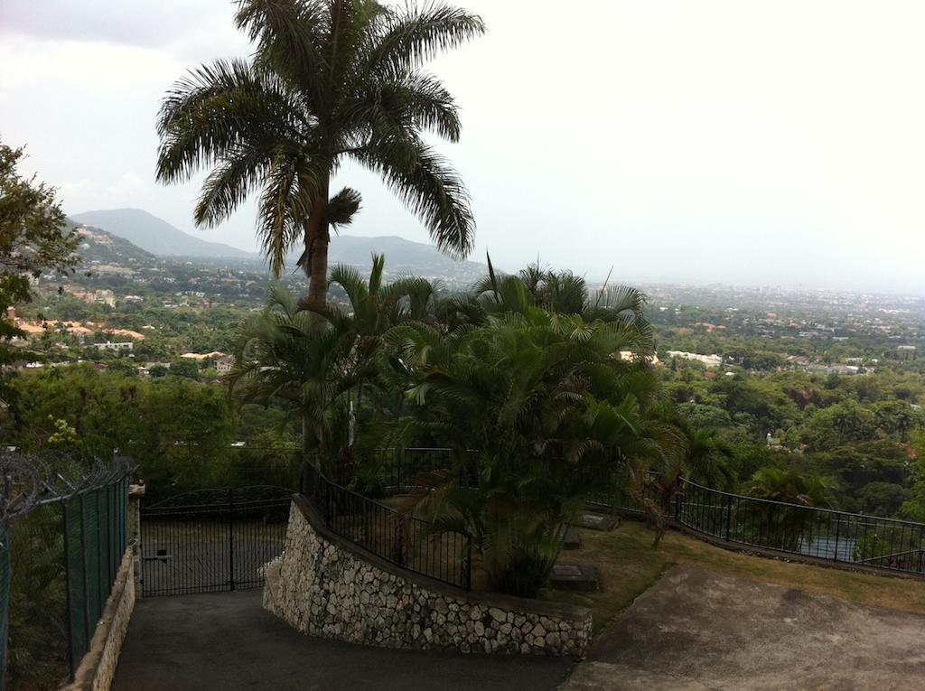 Hill Top Kingston Jamaica Buitenkant foto