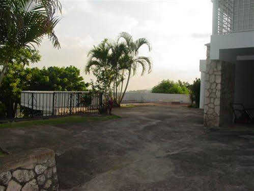 Hill Top Kingston Jamaica Buitenkant foto